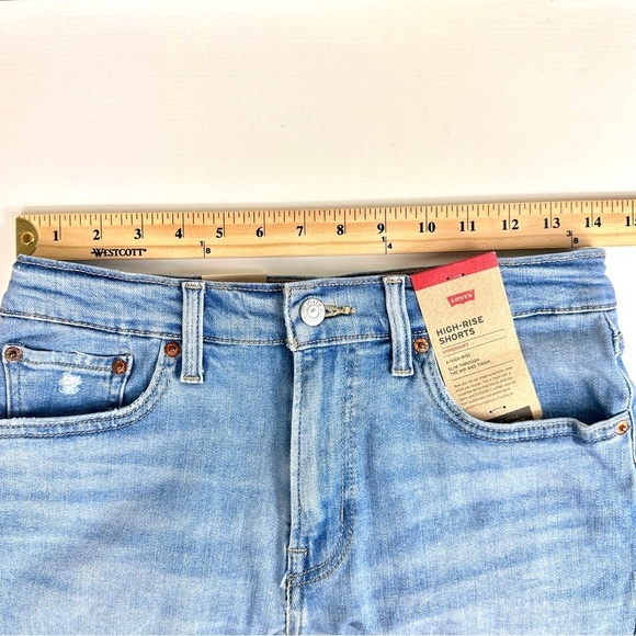 Levi’s Highrise Hypersoft Shorts in Medium Wash Size 28/6 Small - Picture 10 of 13